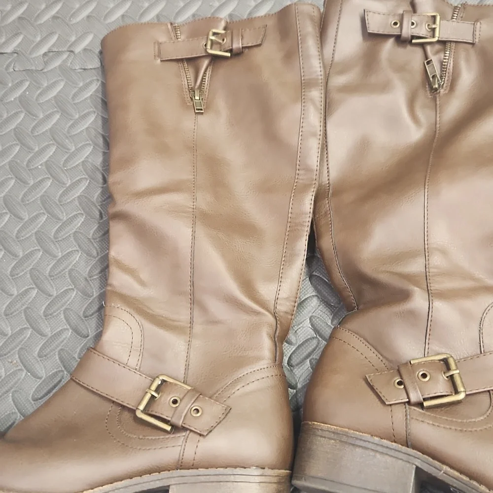 Women's Brown Leather Boots​ - Picture 3 of 3